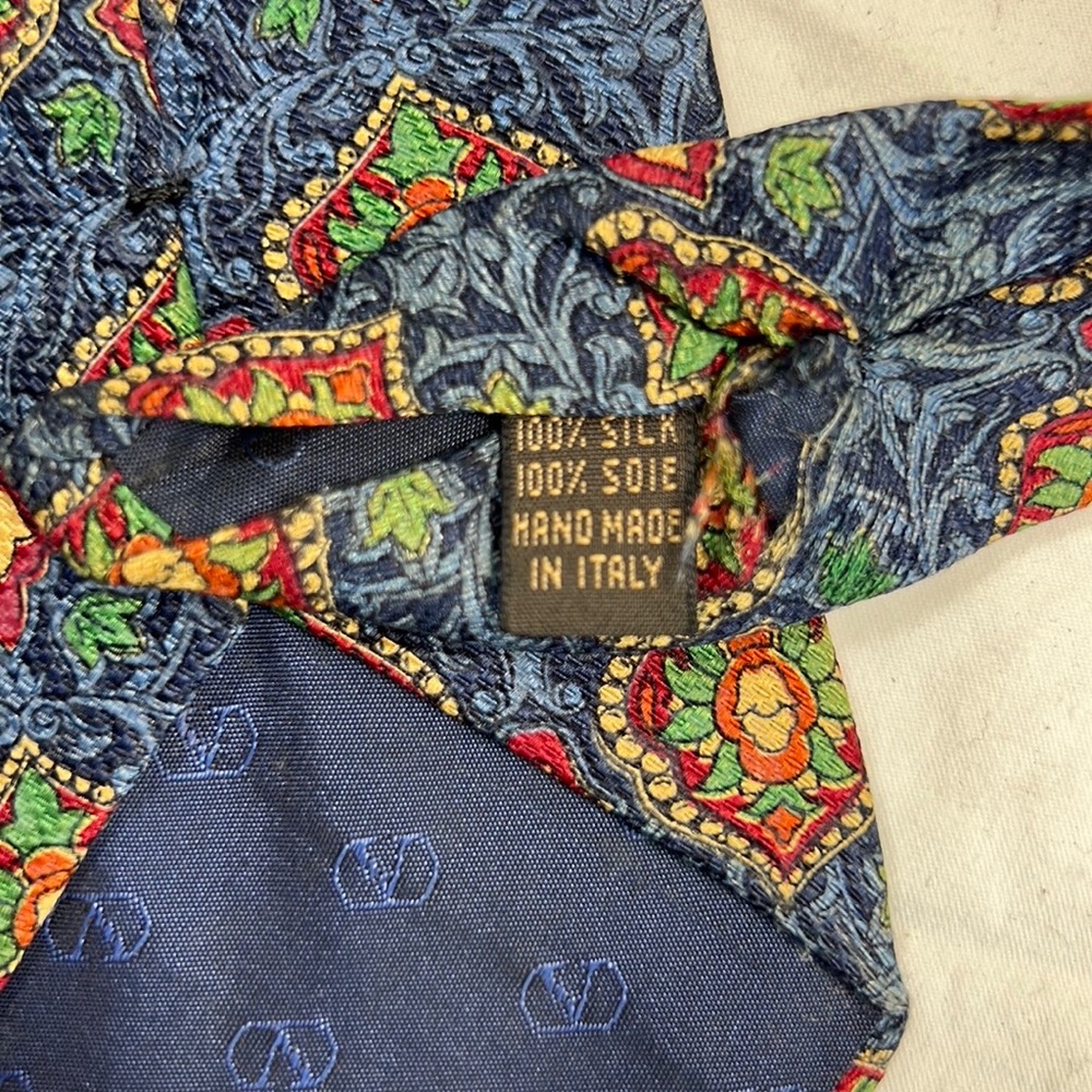Vintage Valentino - Picture 6 of 7